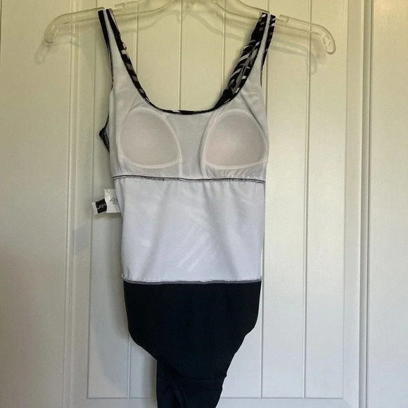 Trimshaper Size 6 animal print One Piece Swimsuit Top Built In Padded Bra EUC - Picture 12 of 12